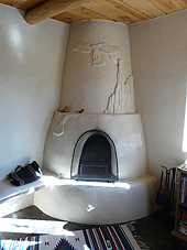 casita de los pajaros fireplace